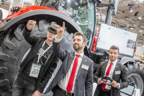 Case IH presenteert het “HoloLens”-project op de Agritechnica: Case IH en Microsoft werken samen voor de toekomst van onderhoud op afstand