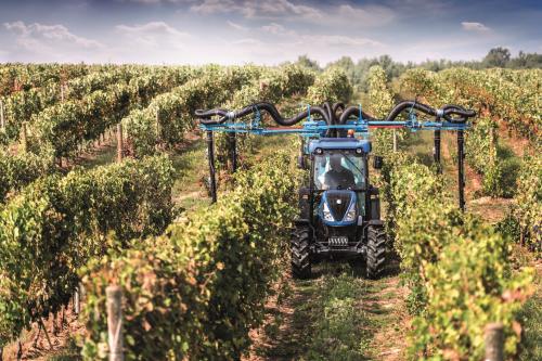 New Holland vernieuwt specialistisch tractoraanbod met nieuwe T4 VNFVNF-serie en TK4-modellen op rupsbanden bij EIMA 2016