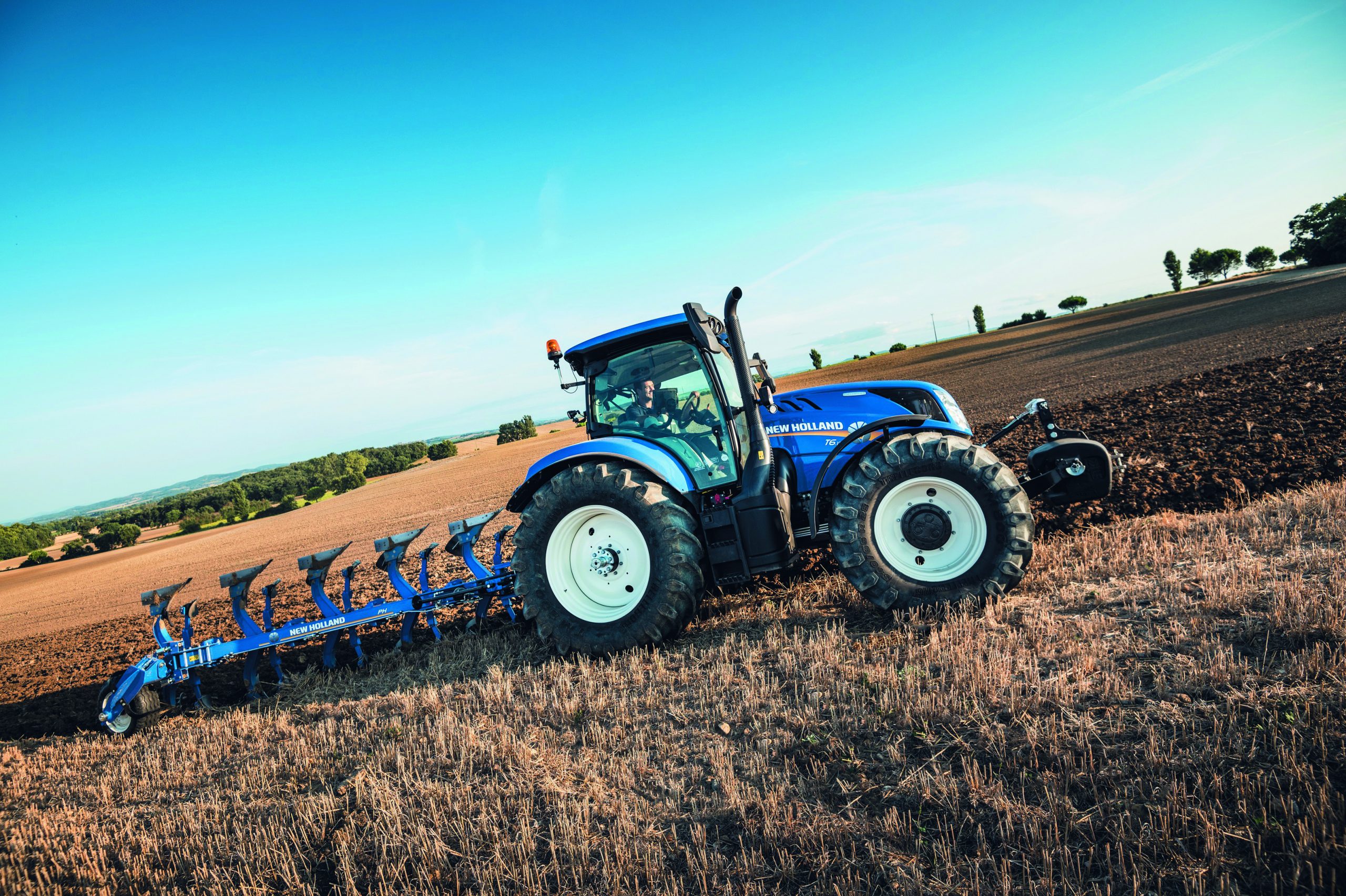 New Holland Agriculture étoffe sa gamme T6 avec le tracteur T6.160 Dynamic Command à 6 cylindres