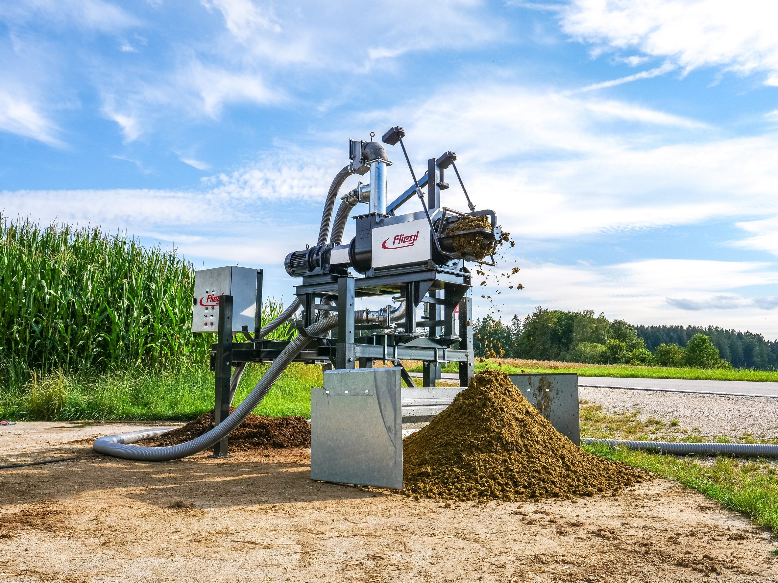 Fliegl is reeds 45 jaar actief in mesttransport en het verdelen van mest in grasland en bouwland.