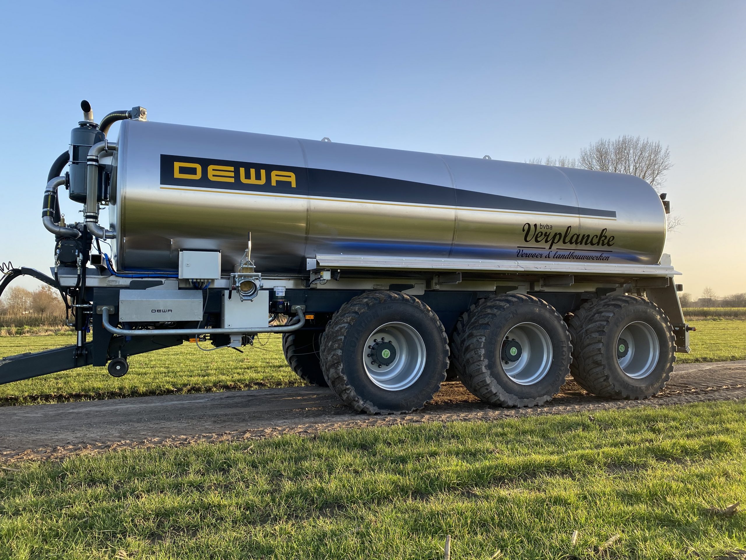 DEWA RVS tanks voor lichter transport