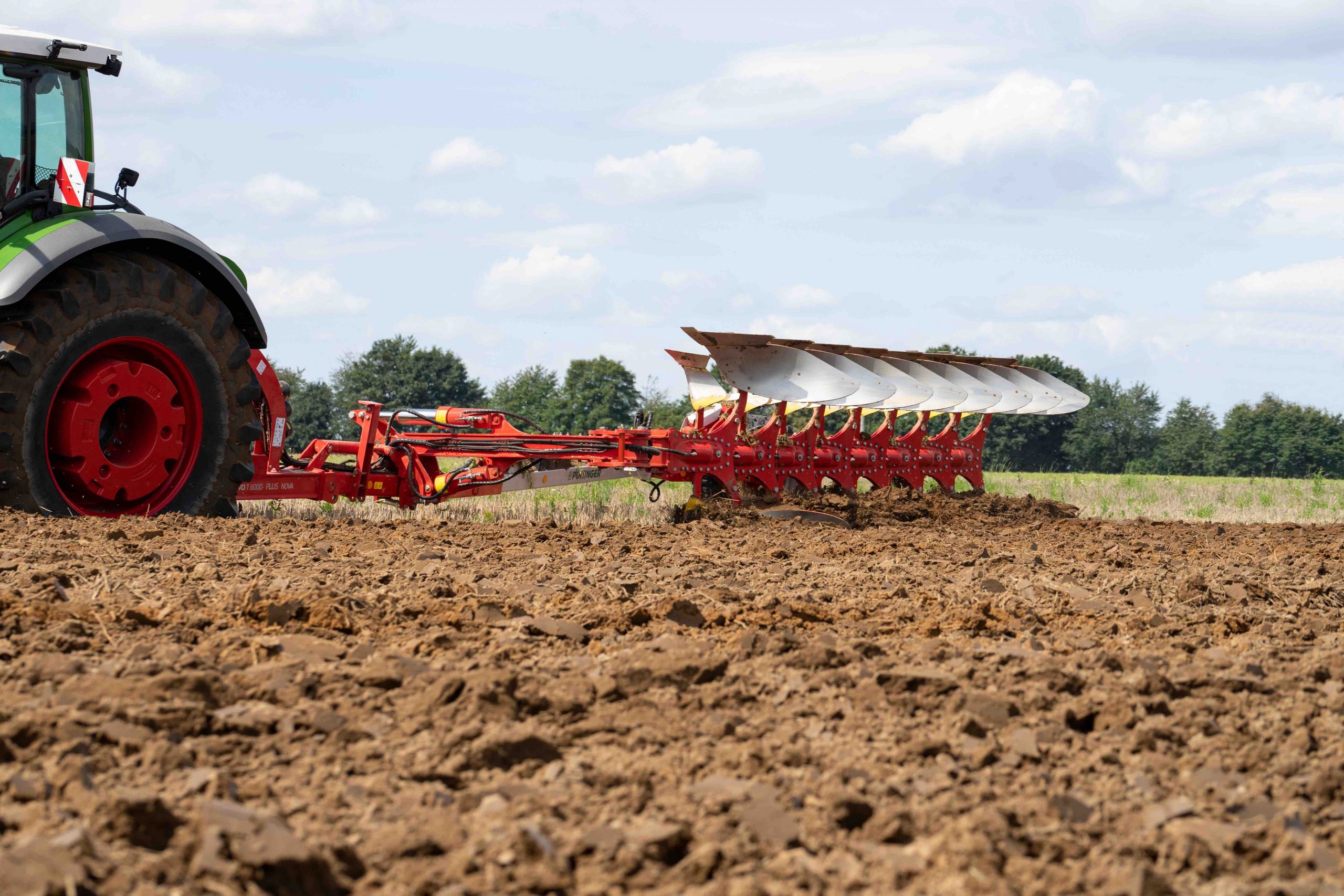 SERVO T 6000: de nieuwe Pöttinger ploeg   Een sterke partner tot 500 pk