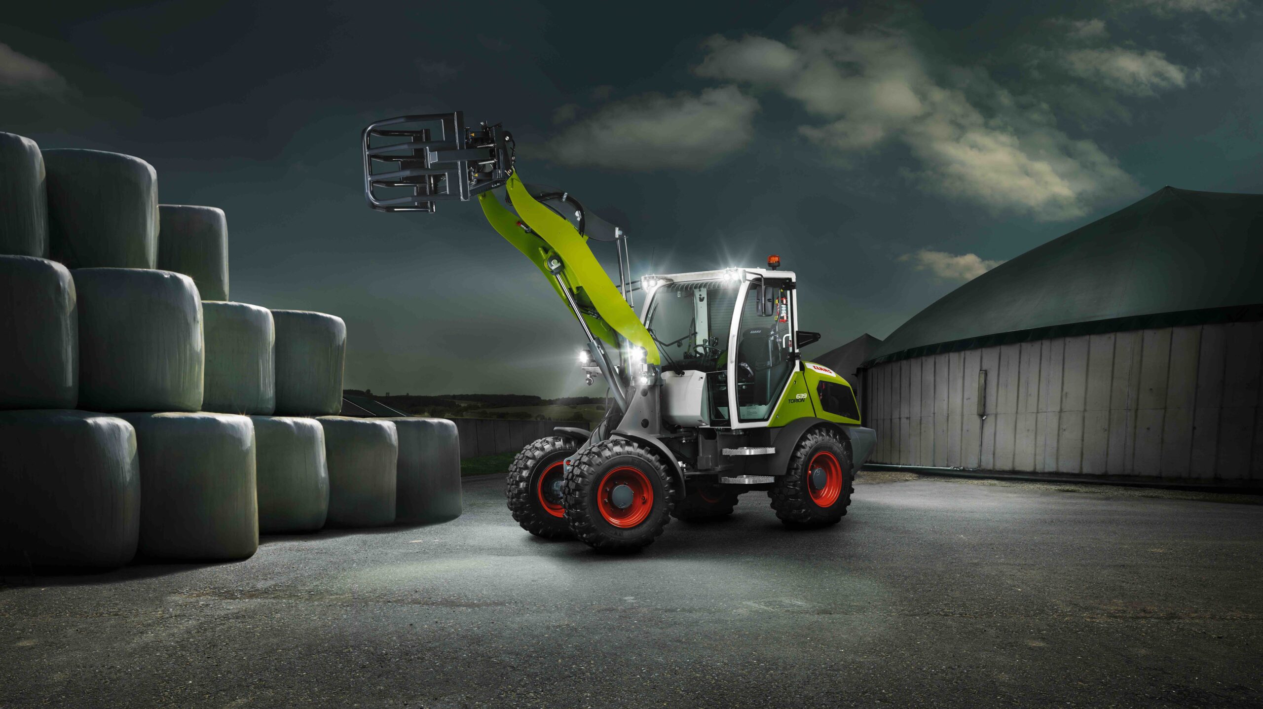 Gain de puissance et nouveau modèle d’entrée de gamme pour les chargeuses à pneus agricoles compactes CLAAS TORION