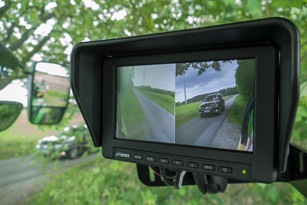 Une  sécurité routière maximale sur toutes les faucheuses frontales Krone