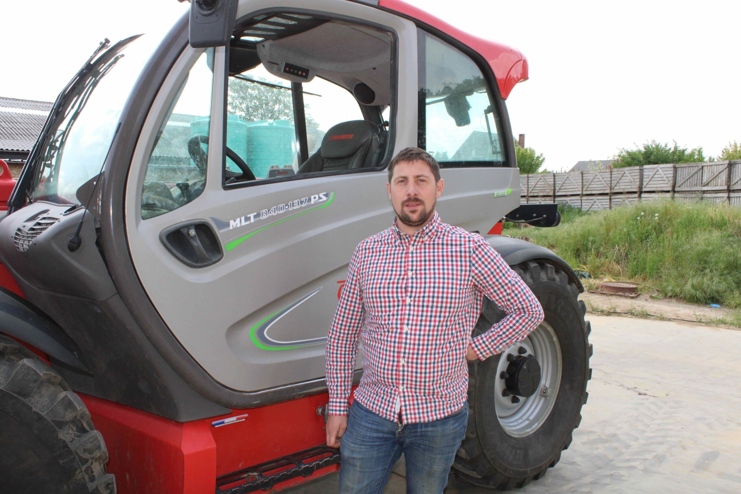 Bernard et François-Xavier Stenuit font confiance à Manitou pour toutes leurs opérations de manutention