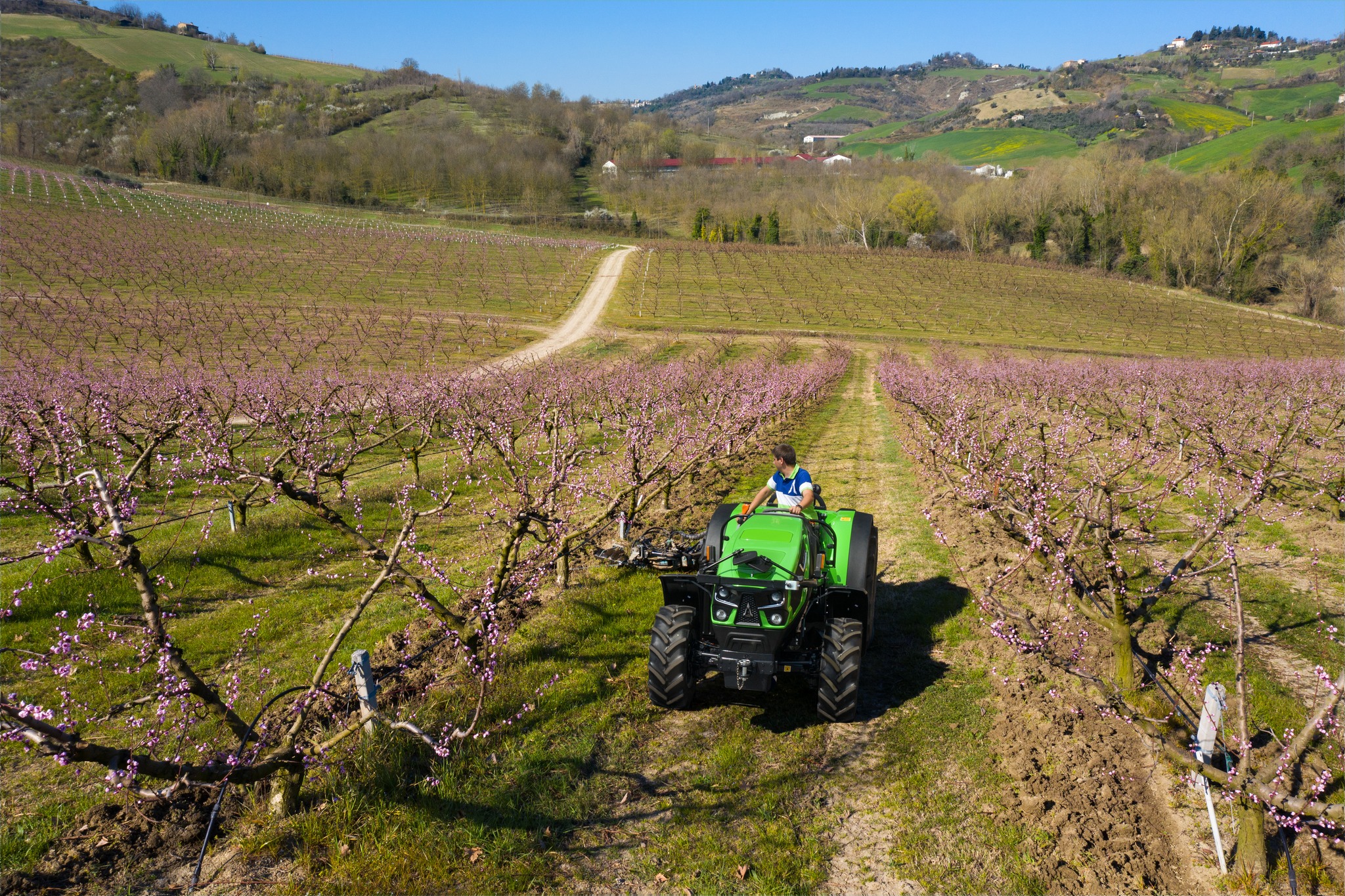 5 DF (plateforme): Le tracteur spécialisé par excellence, désormais disponible en version plateforme pratique.