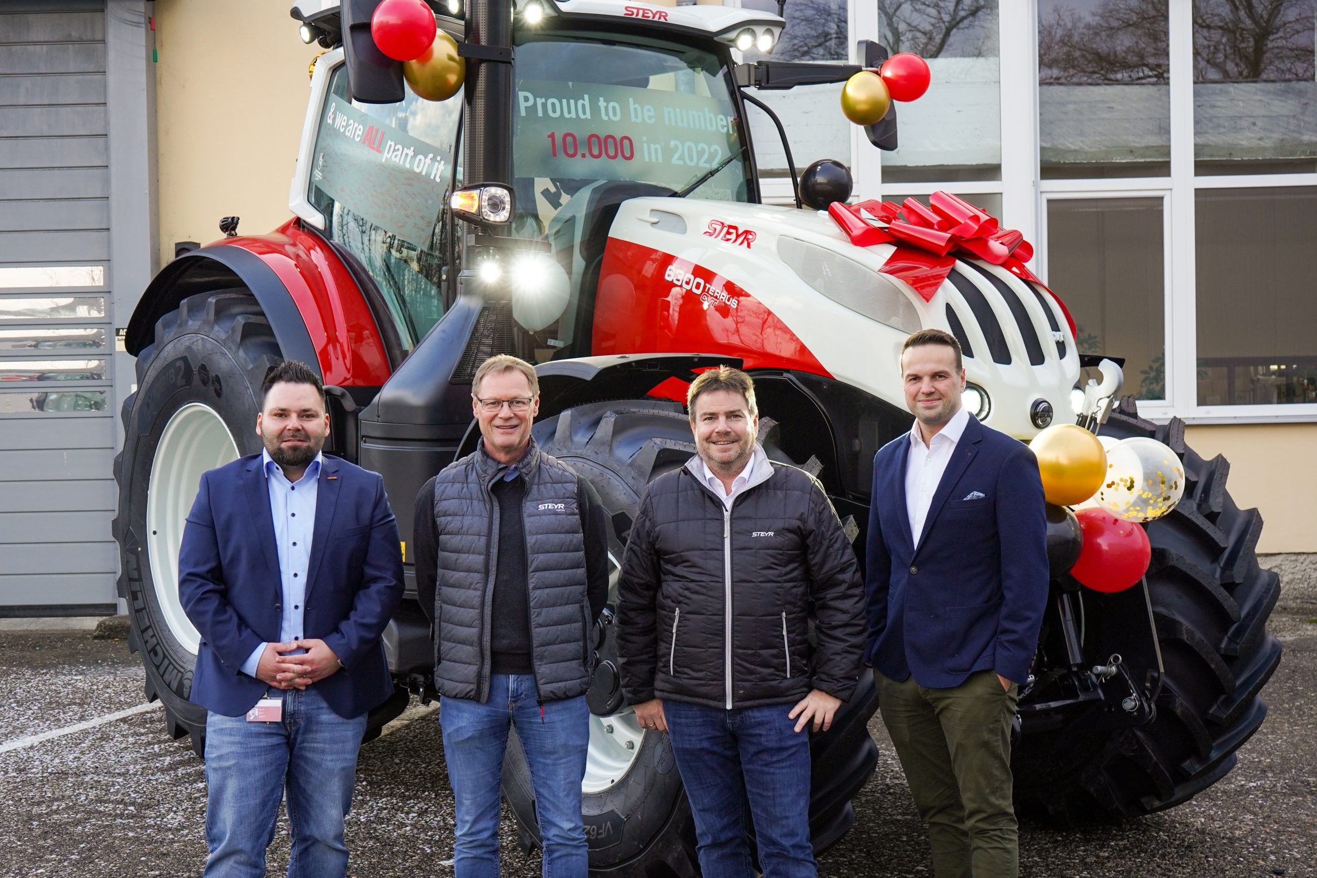 SANKT-VALENTIN FABRIEK DOORBREEKT DE BARRIERE VAN 10.000 TRACTOREN VOOR DE 1E KEER IN DECENNIUM, ONDANKS BLIJVENDE UITDAGINGEN MET ONDERDELENVOORZIENING