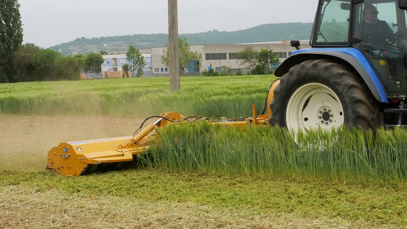 ALPEGO présente une nouvelle faucheuse à fléaux