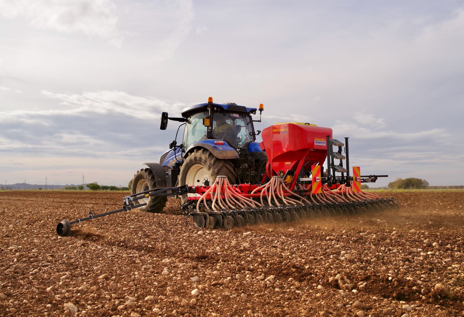 Semis de céréales d’automne-hiver avec le MSD Elektro de MaterMacc. L’importance d’une unité de dosage polyvalente et fiable