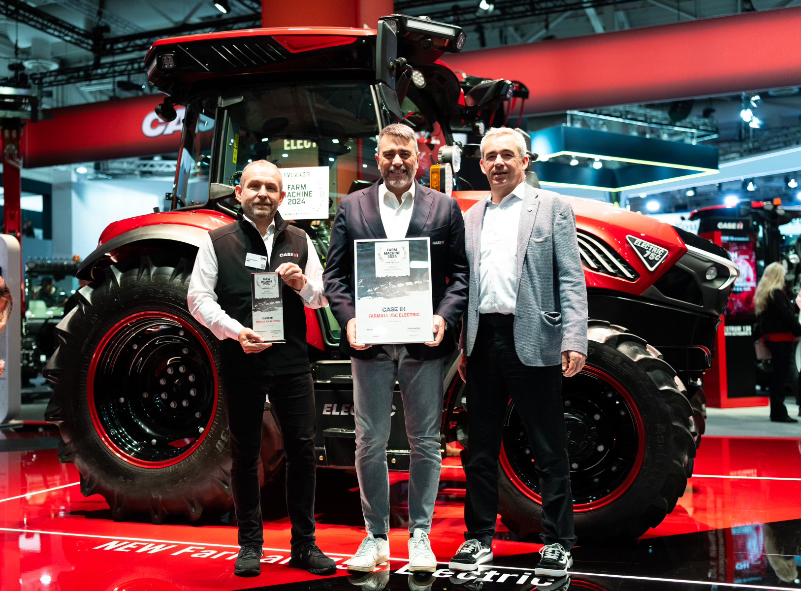 CASE IH REMPORTE LE PRIX FARM MACHINE 2024 AVEC LE NOUVEAU FARMALL 75C ELECTRIC