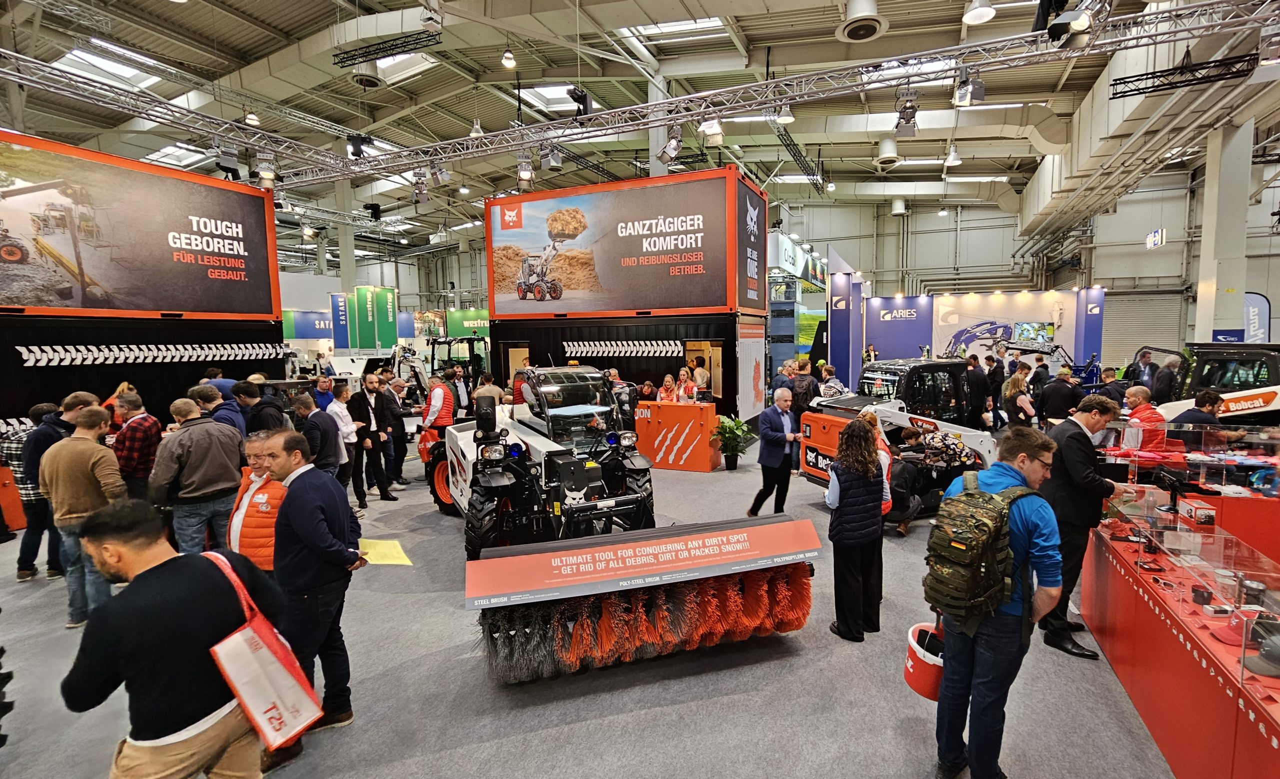 Bobcat présente deux nouveaux modèles, la chargeuse articulée L95 et le télescopique super compact TL25.60, au salon Agritechnica