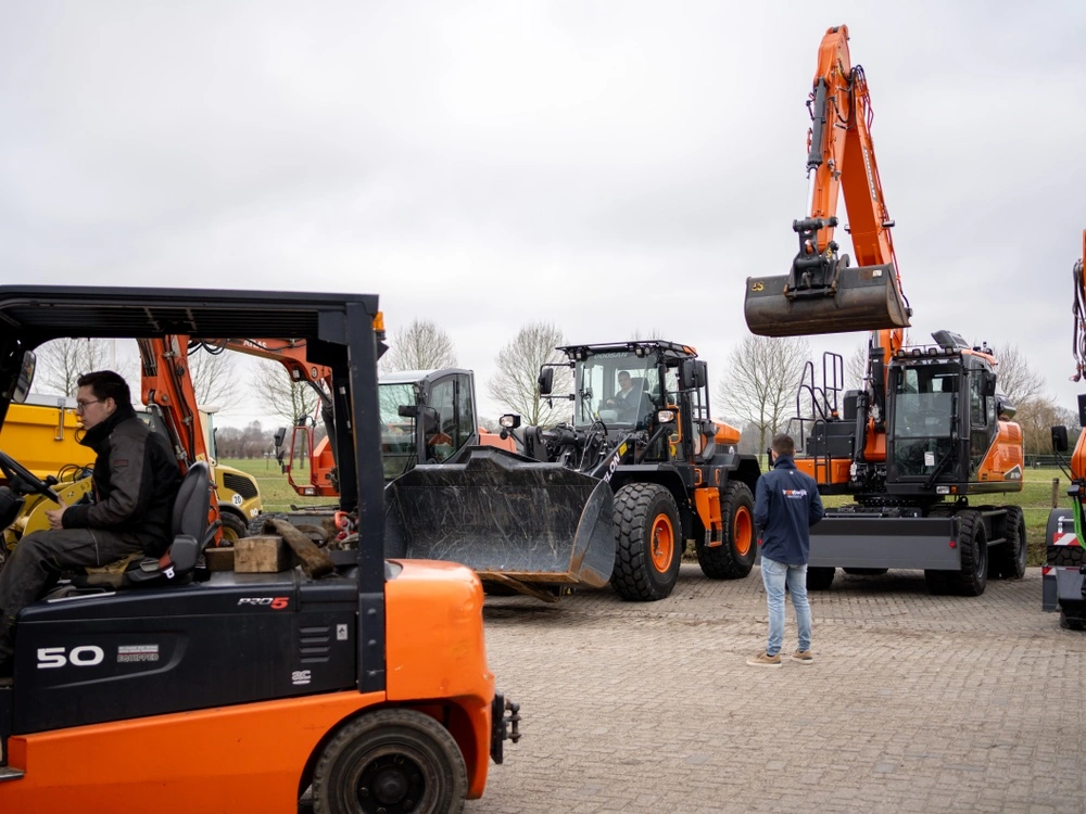 La vente aux enchères d’équipements lourds: année record 2023, simplification et fréquence accrue en 2024