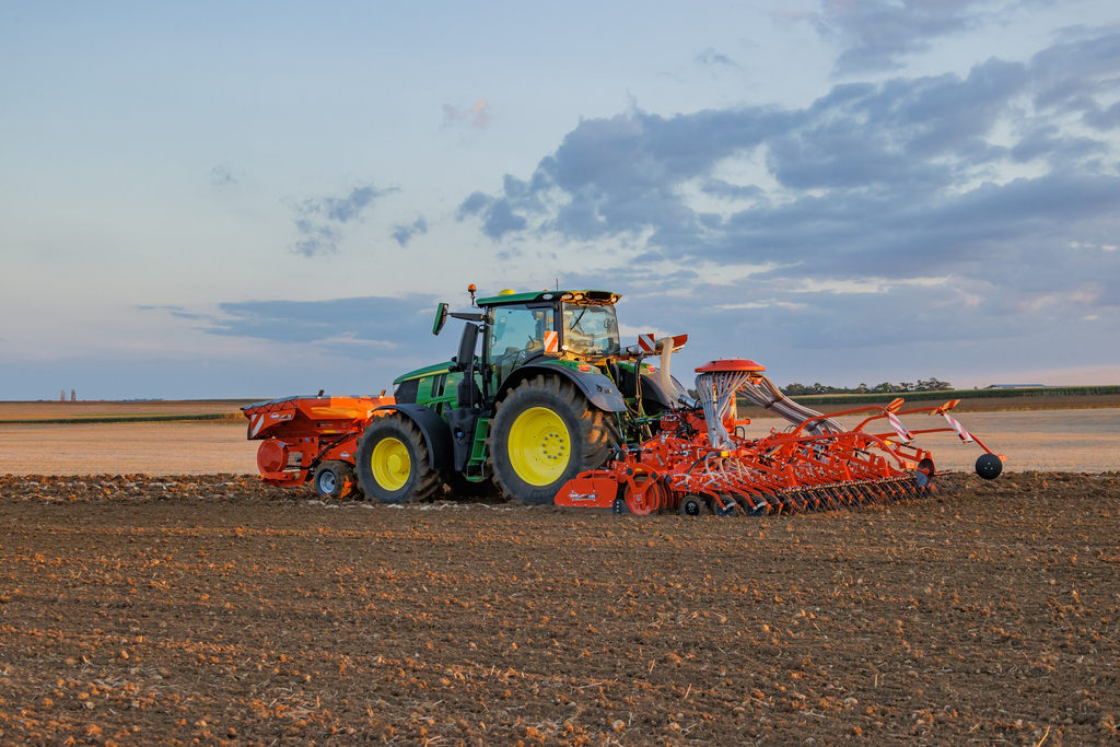 Het assortiment opvouwbare KUHN pneumatische zaaicombinaties  met SEEDFLEX 1000 zaaielementen wordt uitgebreid  met nieuwe werkbreedtes