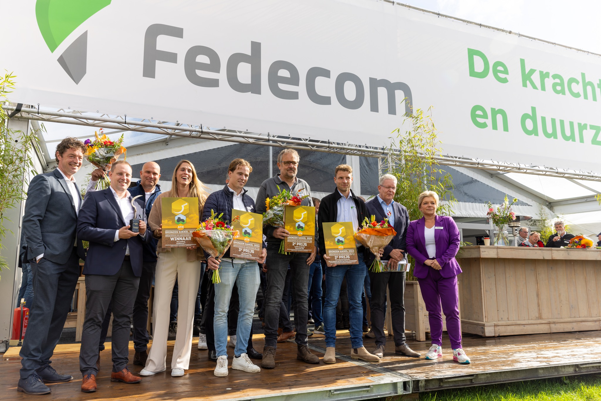 INTELLISENSETM VAN NEW HOLLAND WINT BRONZEN SIKKEL 2024