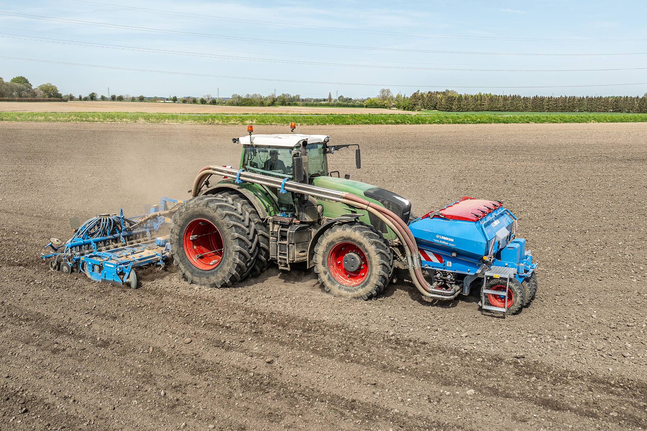 Innover le semis grâce à la nouvelle trémie frontale Solitair de Lemken