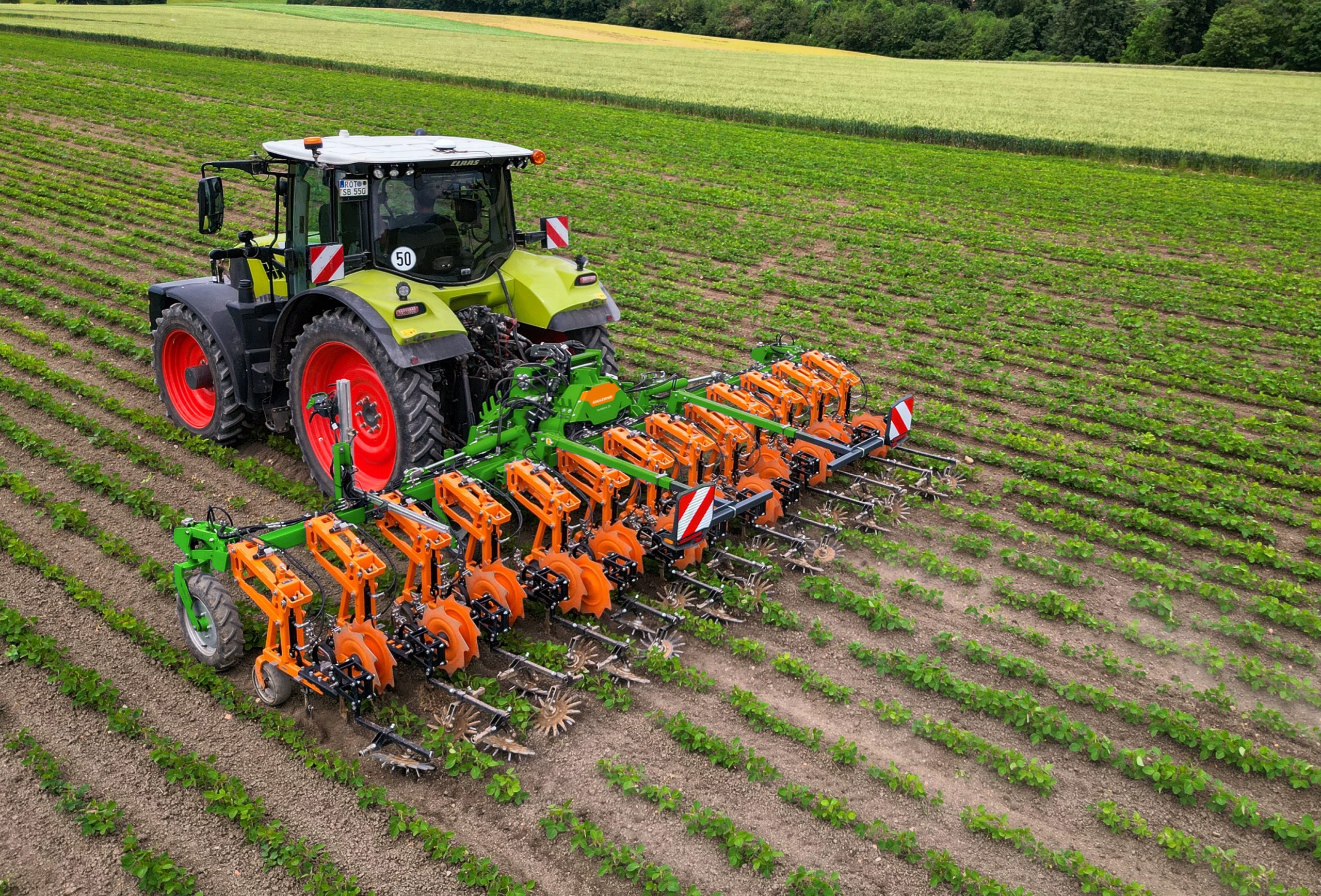 AMAZONE MISE SUR SES COULEURS VERT ET ORANGE POUR UNE IDENTITÉ DE MARQUE FORTE