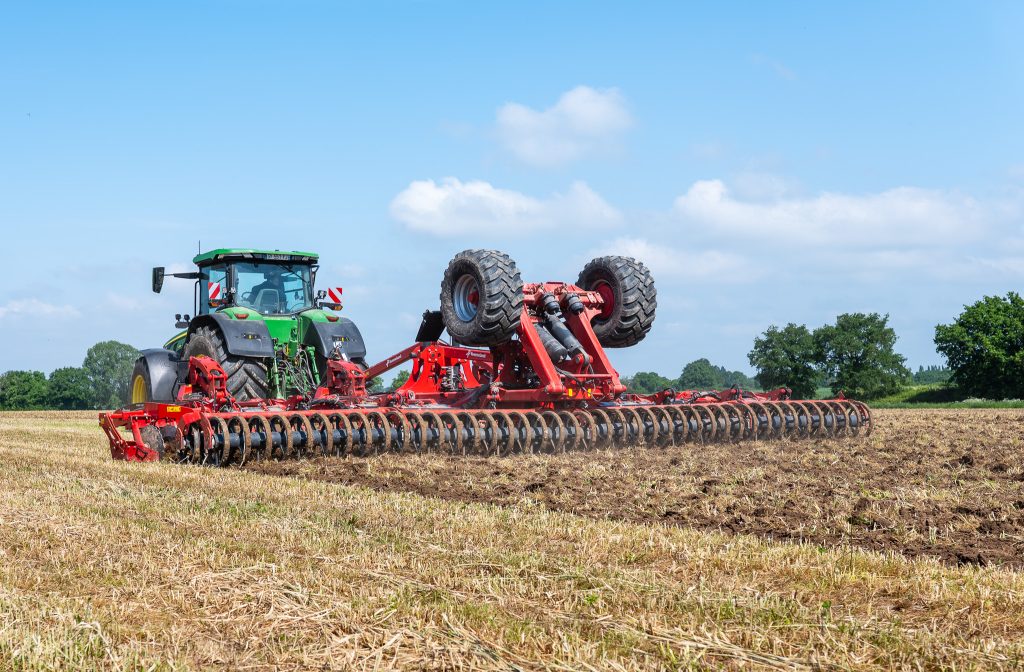 Kverneland breidt zijn assortiment getrokken schijveneggen uit met de nieuwe Qualidisc 21103 T met 10.25m werkbreedte