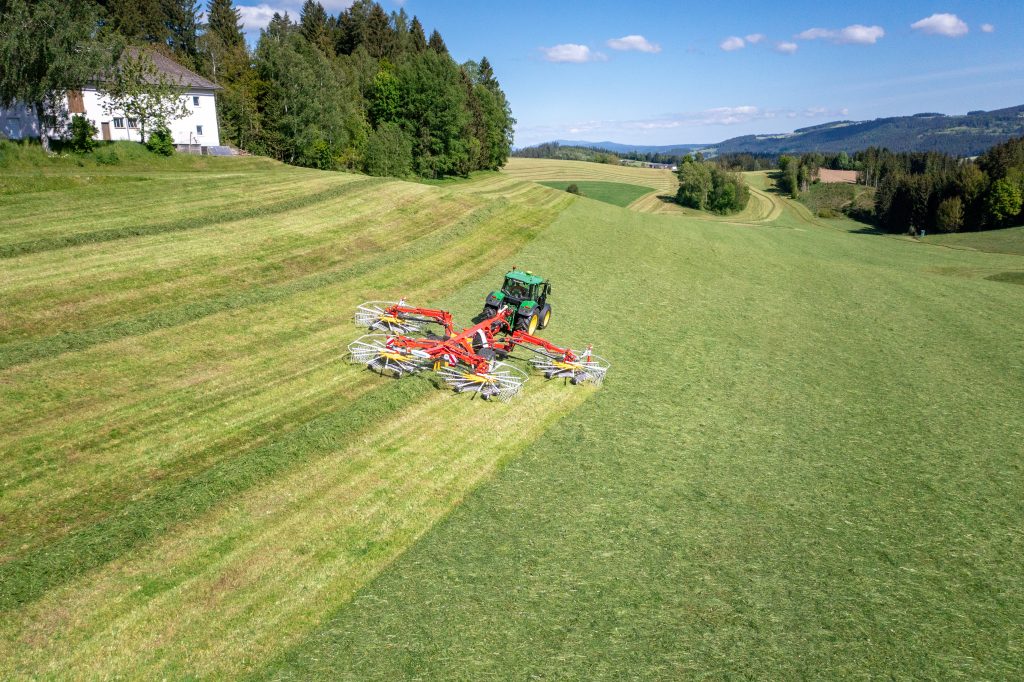 Andaineur à quatre rotors TOP VT 12540 C de PÖTTINGER