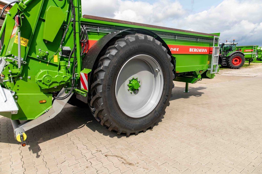 BERGMANN: nieuwe banden voor diepbedstrooiers M en TSW 2140 E