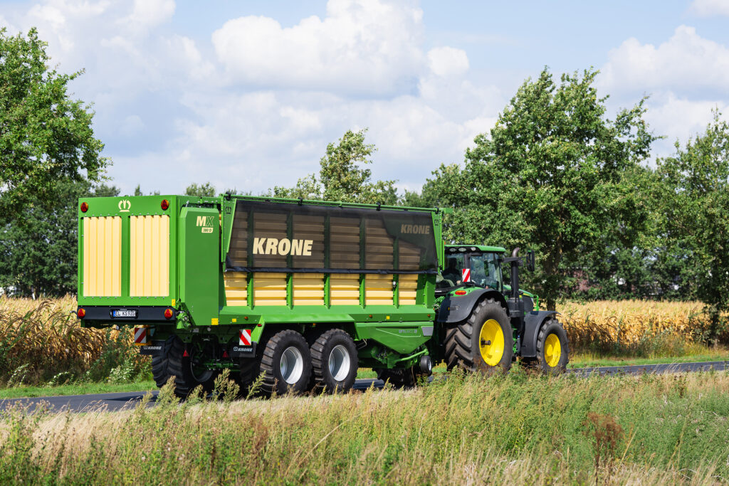 De nieuwe KRONE MX-opraapwagen met professionele kwaliteiten is baanbrekend in de middenklasse