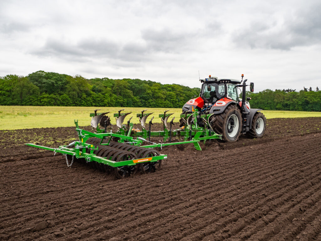Nieuwe AMAZONE gedragen wentelploeg Teres 300 Onland